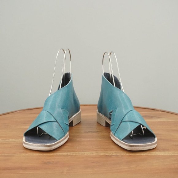 NEW M4-10/Free People Women Sun Valley Sandals Slides Blue Crisscross 38 / 8 - Picture 3 of 11